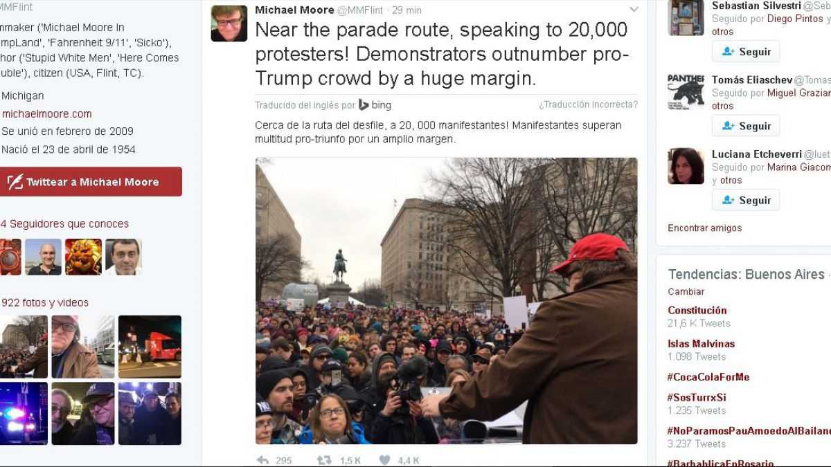 altText(Michael Moore se jactó de juntar más gente que los que fueron al desfile de Trump)}