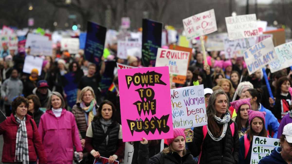 altText(Con el movimiento feminista a la cabeza, la oposición a Trump tomó las calles en EEUU)}