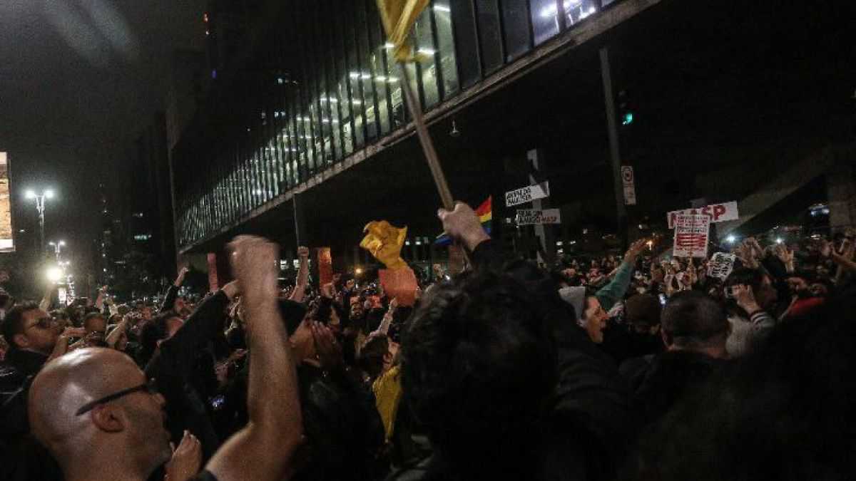 altText(La gente salió a la calle en Brasil para pedir la renuncia del presidente Temer)}