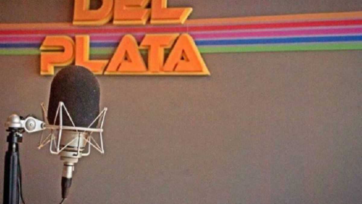 altText(Se agrava la situación en Radio Del Plata: la empresa redujo los salarios a la mitad)}