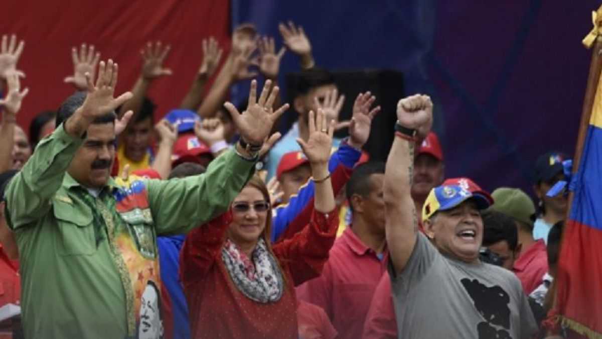 altText(El baile de Maradona en el cierre de campaña de Maduro)}