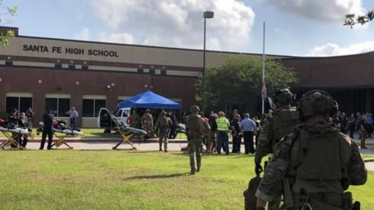 altText(EEUU: diez estudiantes muertos tras un tiroteo en un secundario en Texas)}