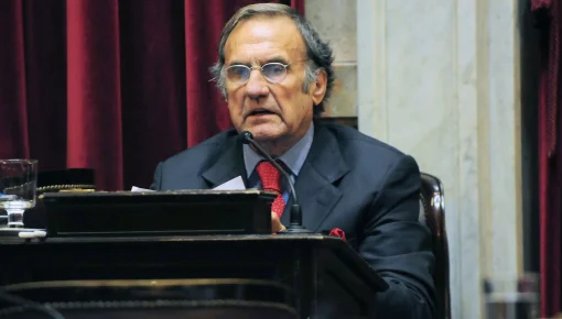 Murió el senador Carlos Reutemann