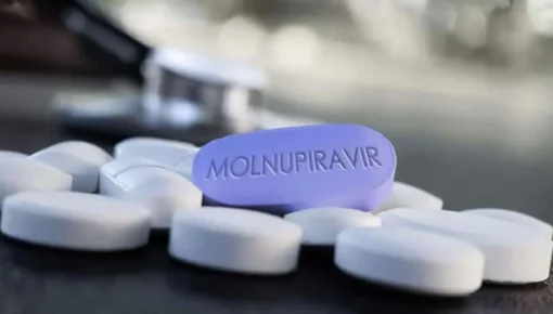 Reino Unido aprueba la primera píldora contra el coronavirus