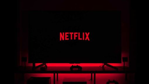 altText(Netflix anunció que cobrará extra las cuentas familiares y estalló la bronca)}