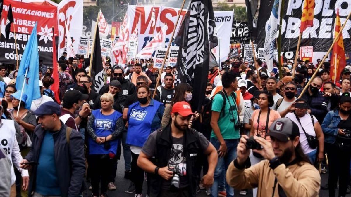 Unidad Piquetera se moviliza a Plaza de Mayo para reclamar reunión con Massa