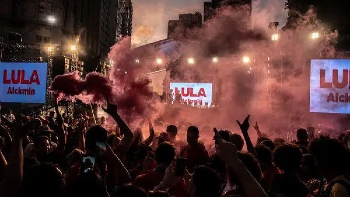 altText(Elecciones en San Pablo: entre el rojo de Lula y el amarillo de Bolsonaro)}