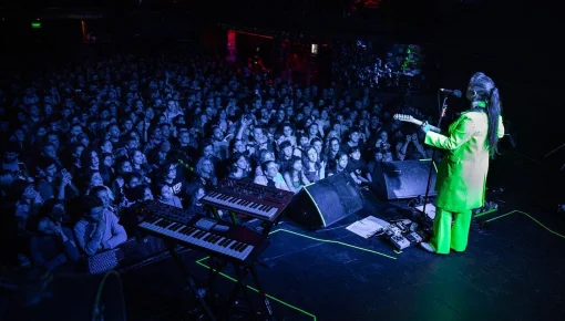 Lucy Patané y sus guitarras furiosas brillaron en Niceto