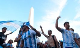 Una multitud celebró en el Obelisco el triunfo de Argentina ante Australia