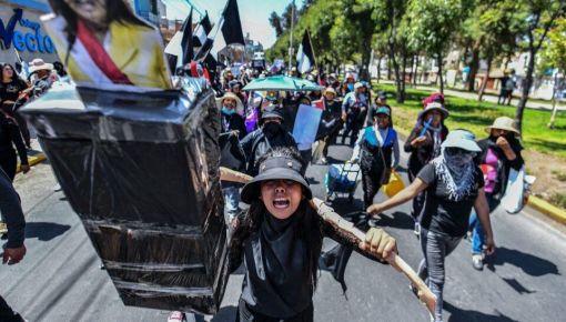 altText(Perú conflictuado: marchan a Lima a pesar del inminente toque de queda)}