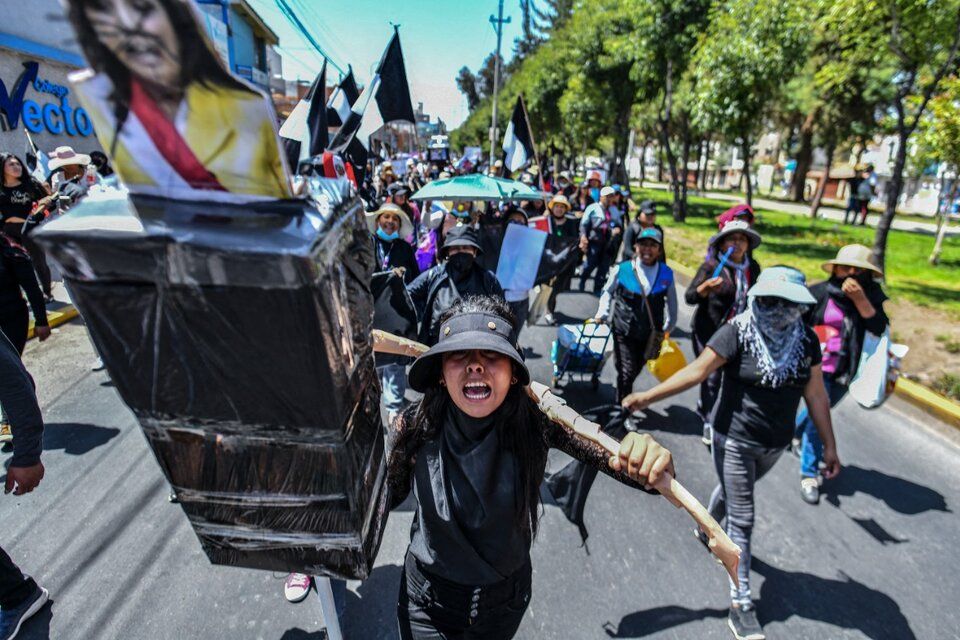 Protesta pidiendo la renuncia de Dina Boluarte en Arequipa. AFP.