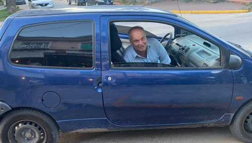 Lombardi quiso colgarse de Shakira con un Twingo pero le salió mal