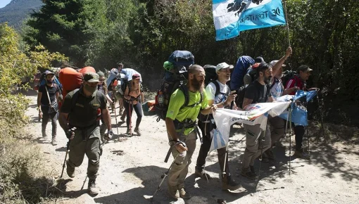 Lago Escondido: crónica de una marcha por la soberanía nacional