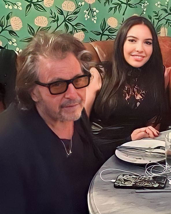 Al Pacino cenando junto a Noor Alfallah, su actual pareja.