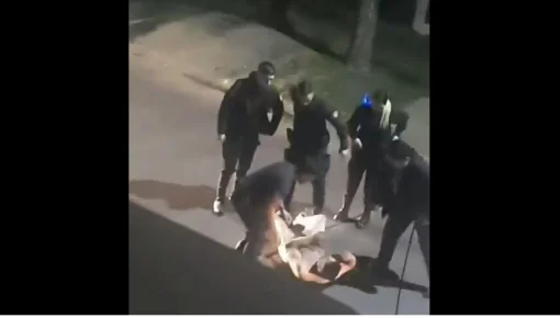 Policías golpearon a un hombre con posibles padecimientos de salud mental
