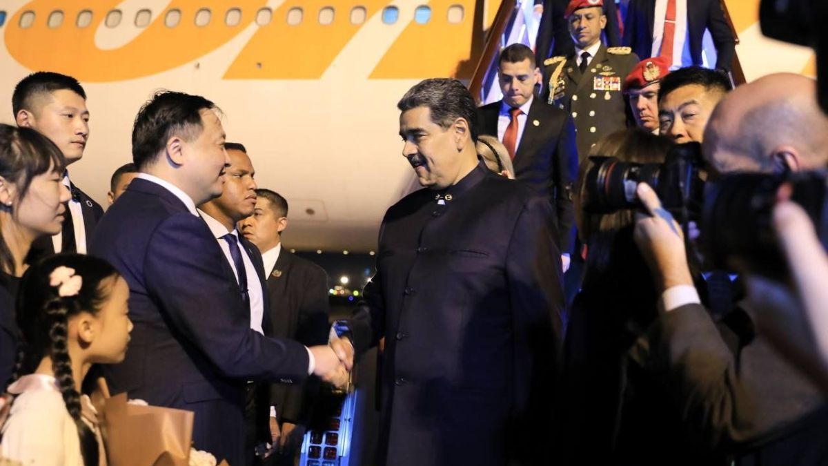 altText(Maduro firmó acuerdos económicos con China)}