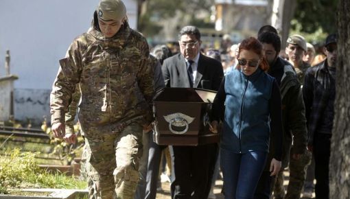 Emotivo último adiós a uno de los soldados muertos en Neuquén