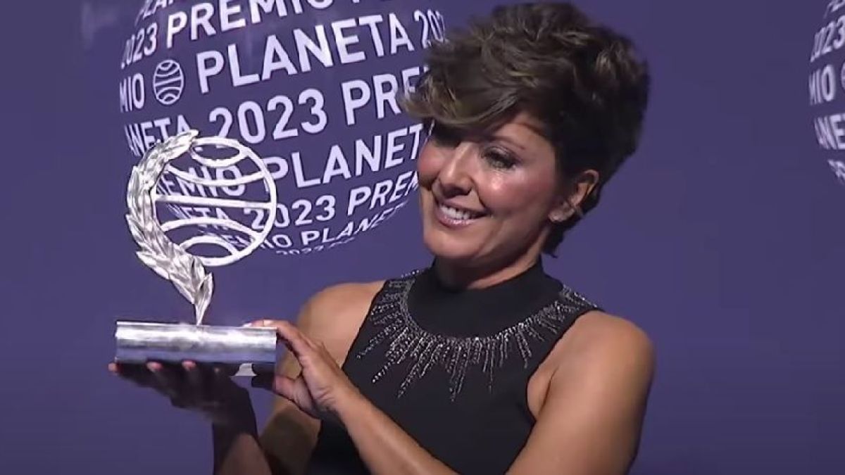 altText(La española Sonsoles Ónega ganó el Premio Planeta de Novela 2023)}