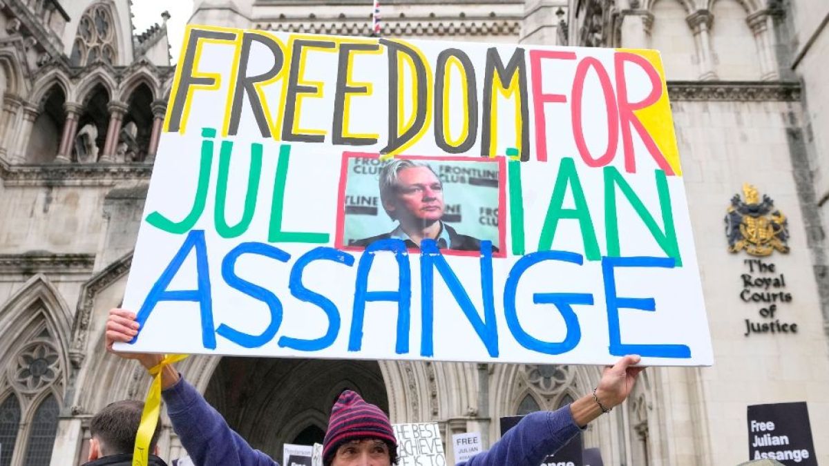 altText(Assange enfrenta una audiencia clave en su lucha contra extradición a EEUU)}
