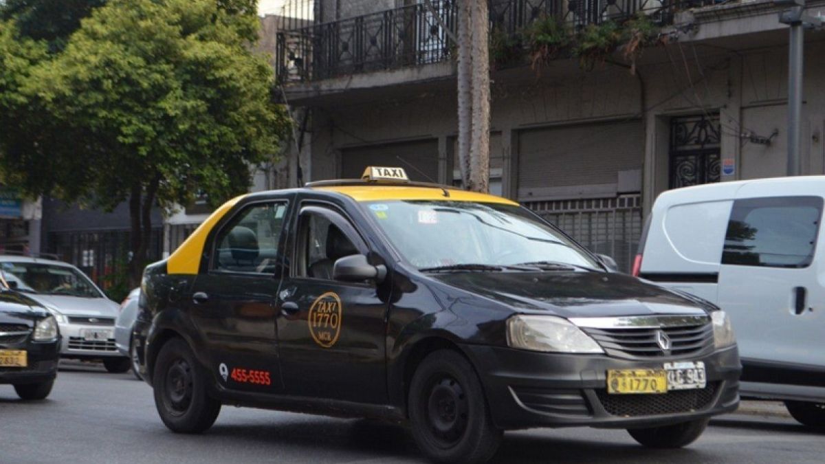altText(Rosario: amenazaron al gobernador Pullaro, colectiveros y taxistas)}