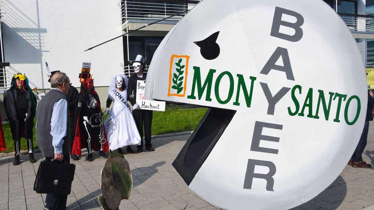 altText(Bayer-Monsanto fue denunciada por violaciones a los derechos humanos)}