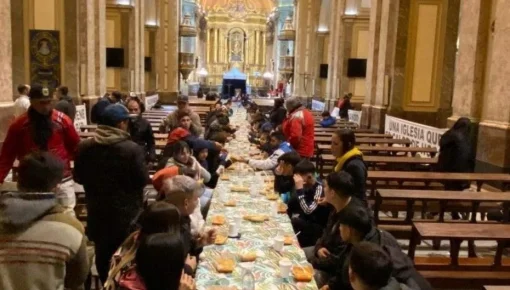 La Catedral abrió sus puertas para alimentar a personas en situación de calle