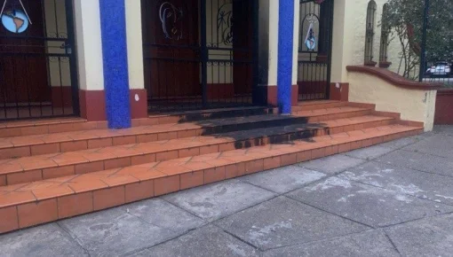 Rosario: arrojaron una bomba molotov en la parroquia del padre Ignacio