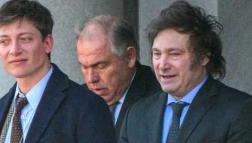 El imperio preocupado por su colonia austral: Trump llamó a Santiago Caputo