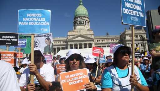 El Gobierno fijó el sueldo mínimo para docentes sin respaldo de los gremios