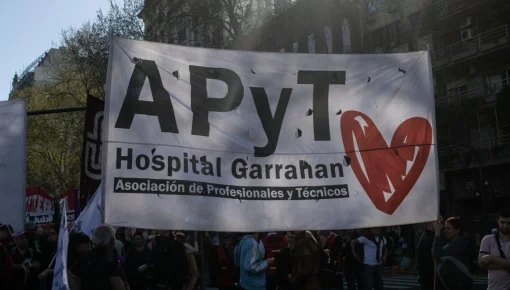 Denuncian penalmente a Milei por no cumplir con la ley de financiamiento del Garrahan