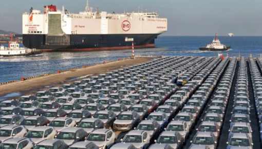 Preocupación por los autos chinos: Caputo prometió que no habrá 