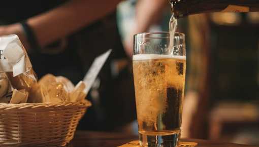 La cerveza es la nueva víctima de las políticas de Milei y Caputo