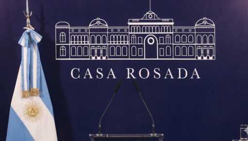 Adorni suspende conferencia de prensa y se reúne con Milei: el antecedente Espert