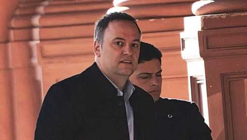 Aparecen dos cajas de seguridad a nombre de Bettina Angeletti, la esposa de Adorni