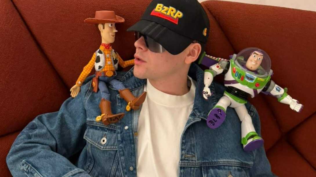 Bizarrap, Woody, Buzz (foto: prensa Disney)