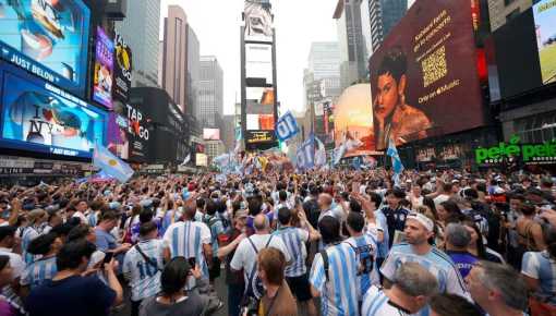 Multitudinario banderazo argentino en Times Square antes de la final