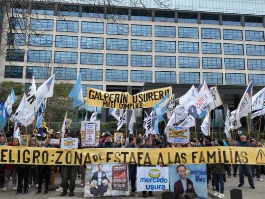 Organizaron una protesta contra Mercado Libre por las altas tasas