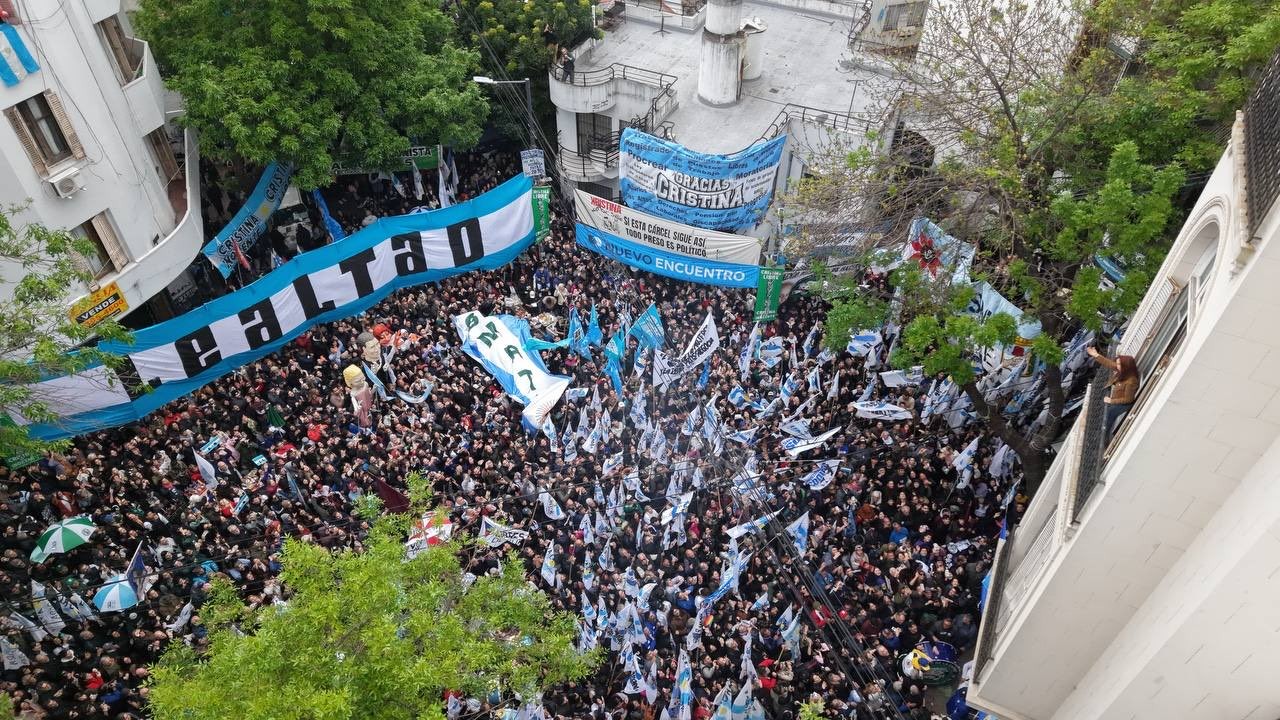 Día de la Lealtad: la militancia celebró junto a Cristina en San José 1111